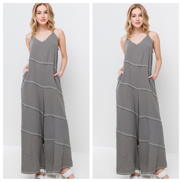 71 Fabulous Spaghetti Straps Contrast Stitch Jumpsuit - Picture 2 of 3